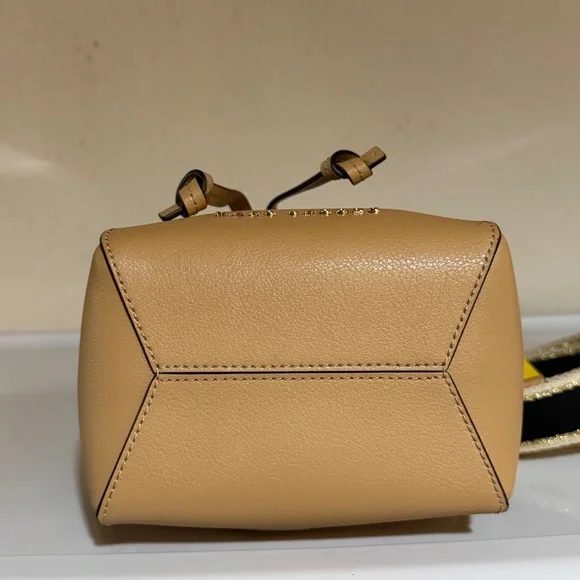 Marc Jacobs The Bucket Bag Small Tan Leather Crossbody Bag NWT $450 - Picture 5 of 12